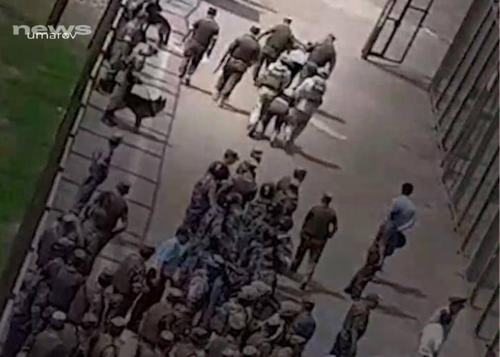 Избиение спецназом заключенных колонии в Уральске попало на видео 