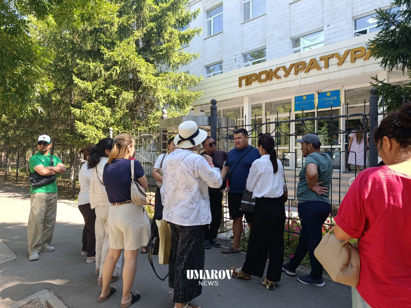 «Дом за 6 лет не построил, квартиры продал по нескольку раз» - дольщики в Уральске подали жалобу на застройщика